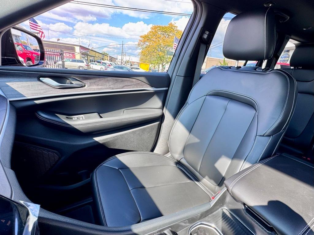 new 2025 Jeep Grand Cherokee car, priced at $50,910