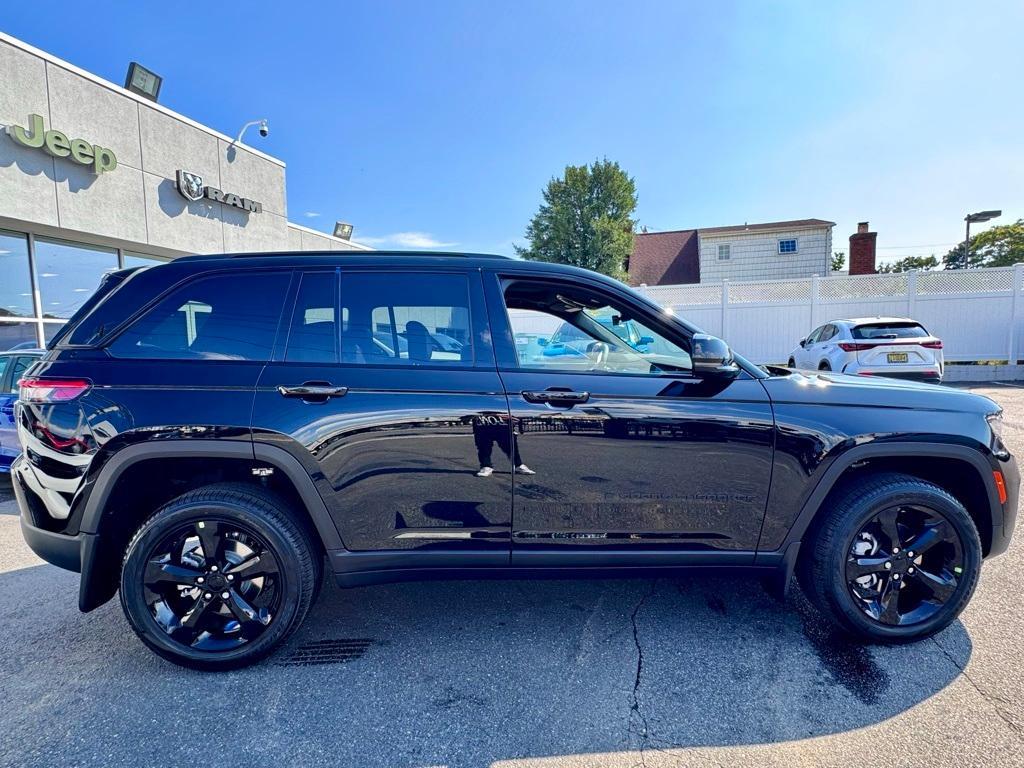 new 2025 Jeep Grand Cherokee car, priced at $50,910