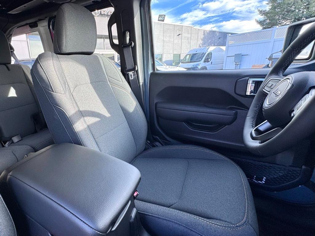 new 2025 Jeep Wrangler car