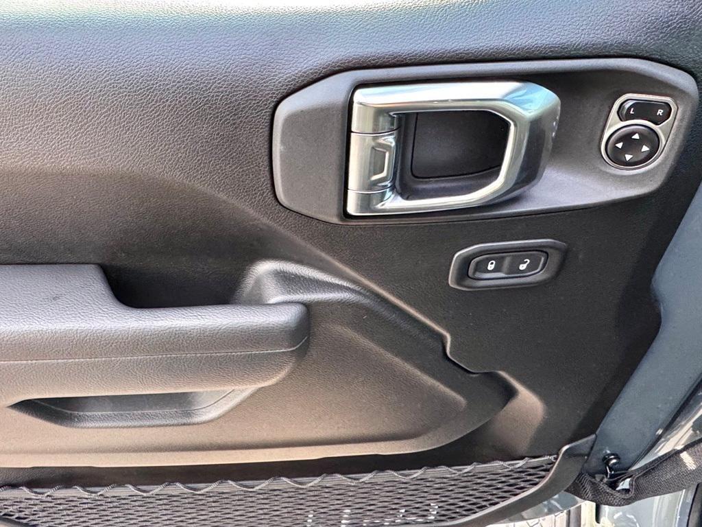 new 2025 Jeep Wrangler car