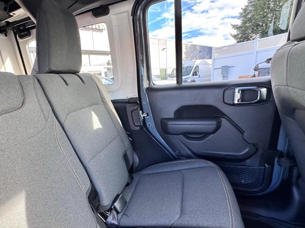 new 2025 Jeep Wrangler car