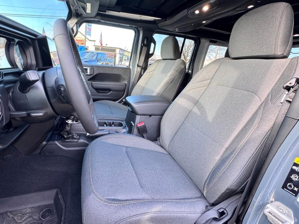 new 2025 Jeep Wrangler car