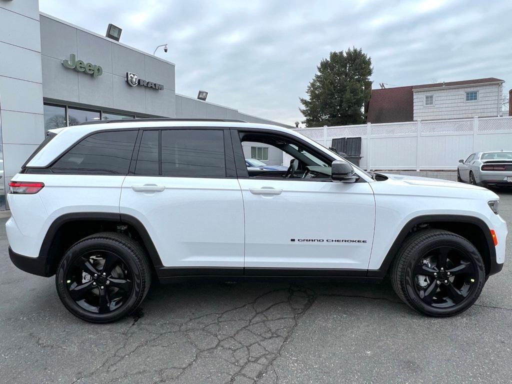 new 2025 Jeep Grand Cherokee car, priced at $47,850