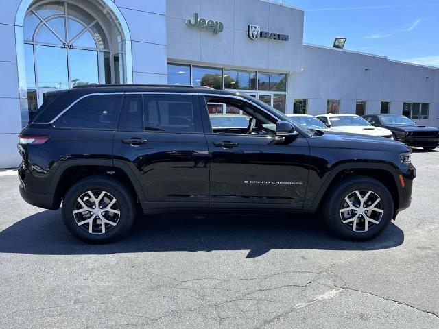 new 2024 Jeep Grand Cherokee car, priced at $39,495