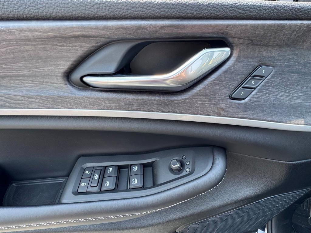 new 2025 Jeep Grand Cherokee L car, priced at $51,762