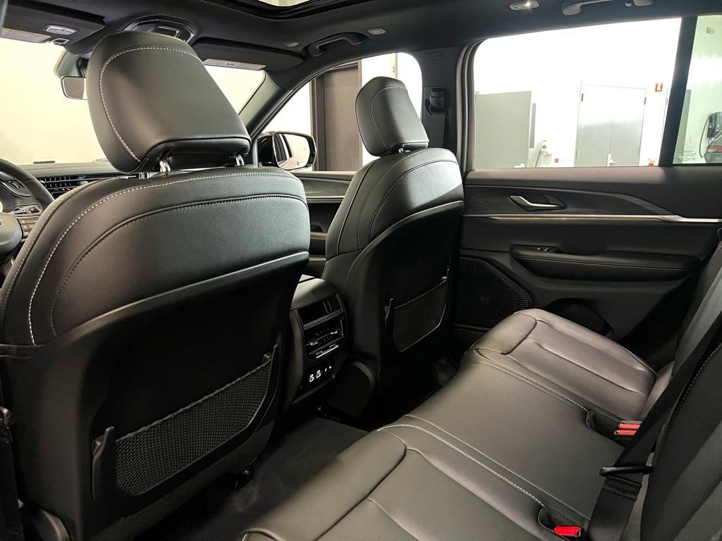 new 2025 Jeep Grand Cherokee car, priced at $42,950