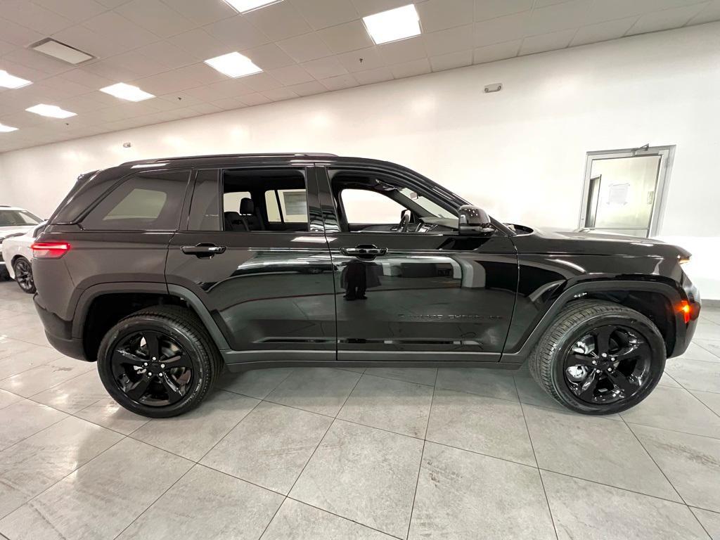 new 2025 Jeep Grand Cherokee car, priced at $42,950