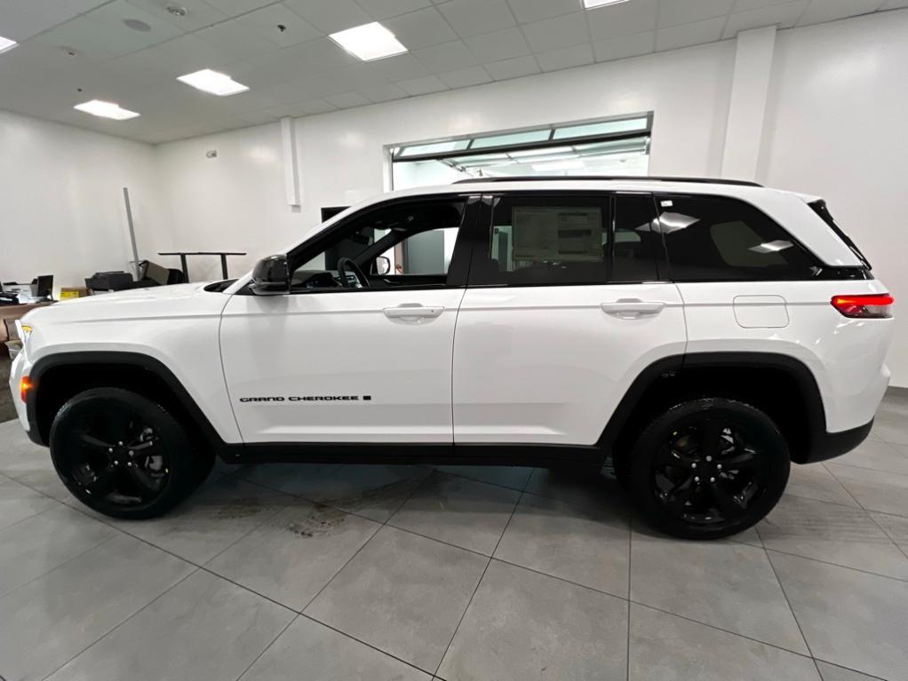 new 2025 Jeep Grand Cherokee car, priced at $44,950