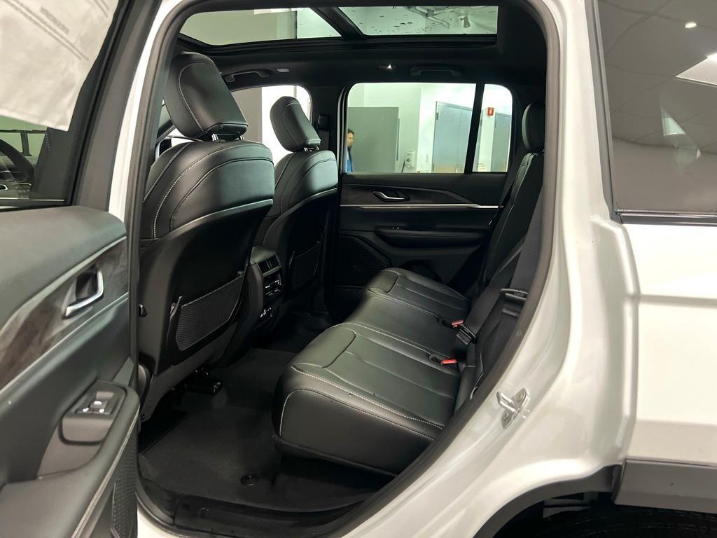 new 2025 Jeep Grand Cherokee car, priced at $44,950