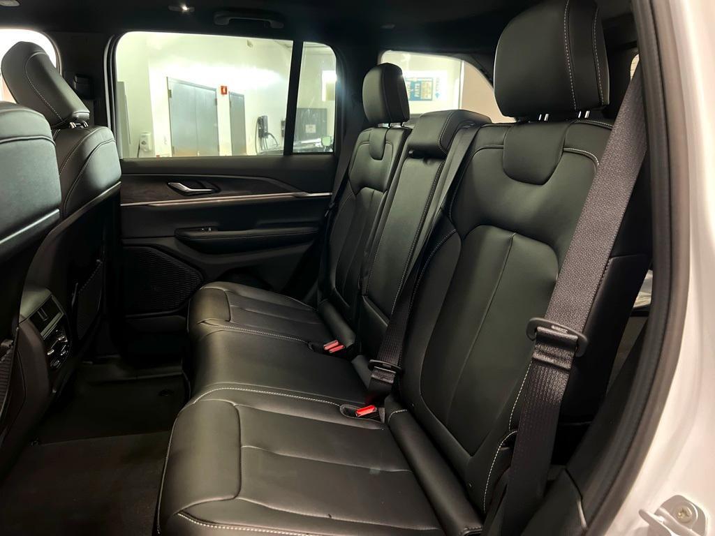 new 2025 Jeep Grand Cherokee car, priced at $44,950