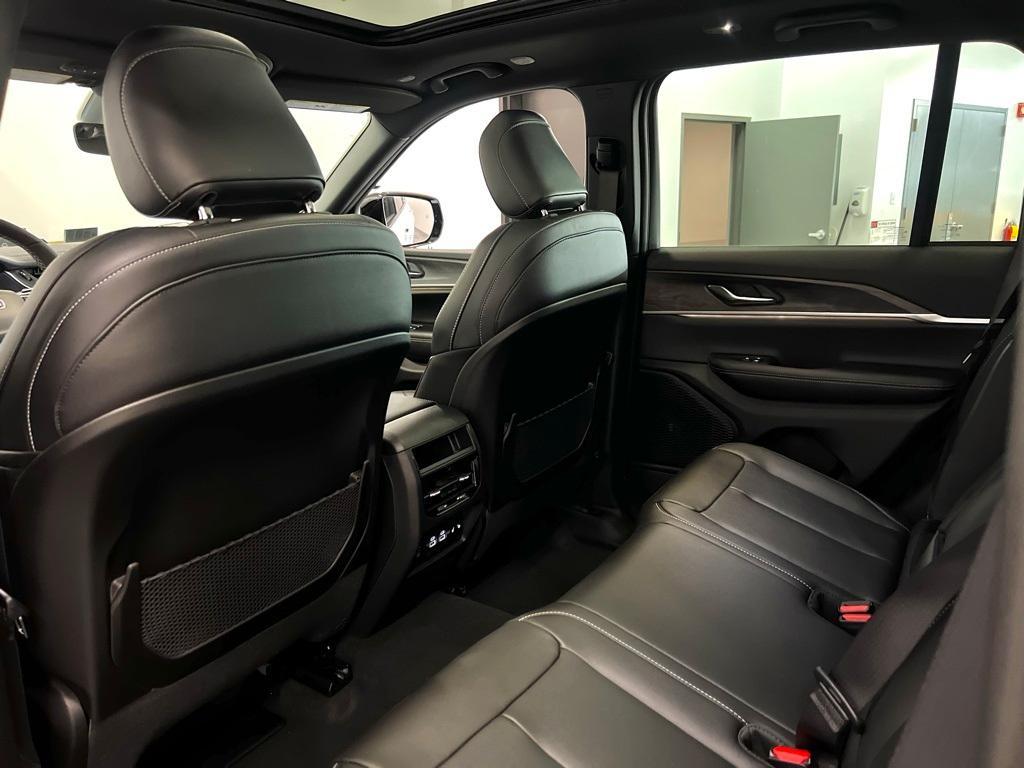 new 2025 Jeep Grand Cherokee car, priced at $44,950