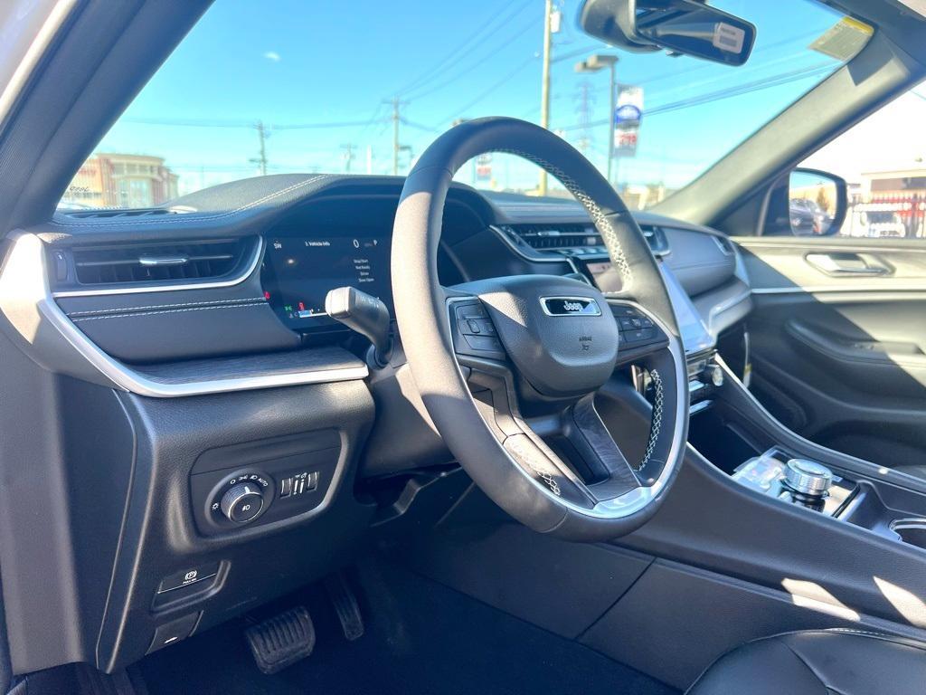 new 2025 Jeep Grand Cherokee car, priced at $43,850