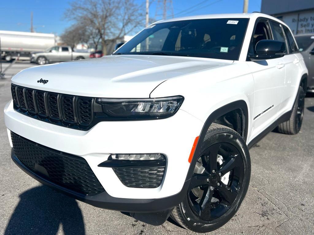 new 2025 Jeep Grand Cherokee car, priced at $43,850