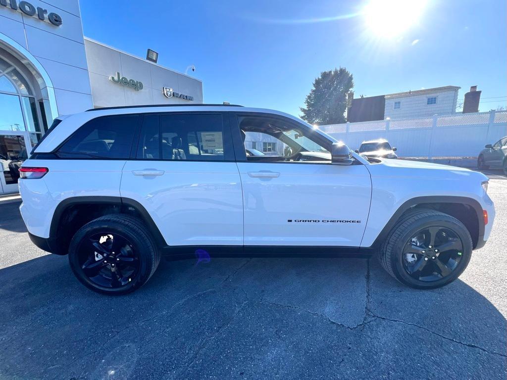 new 2025 Jeep Grand Cherokee car, priced at $43,850