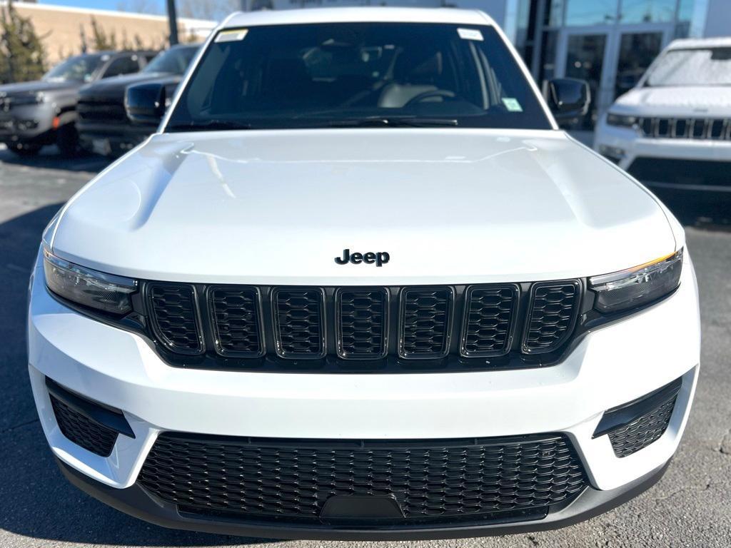 new 2025 Jeep Grand Cherokee car, priced at $43,850