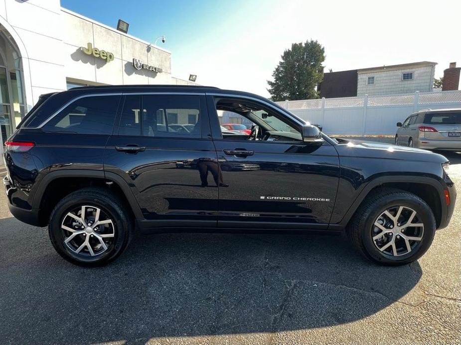 used 2024 Jeep Grand Cherokee car, priced at $39,995