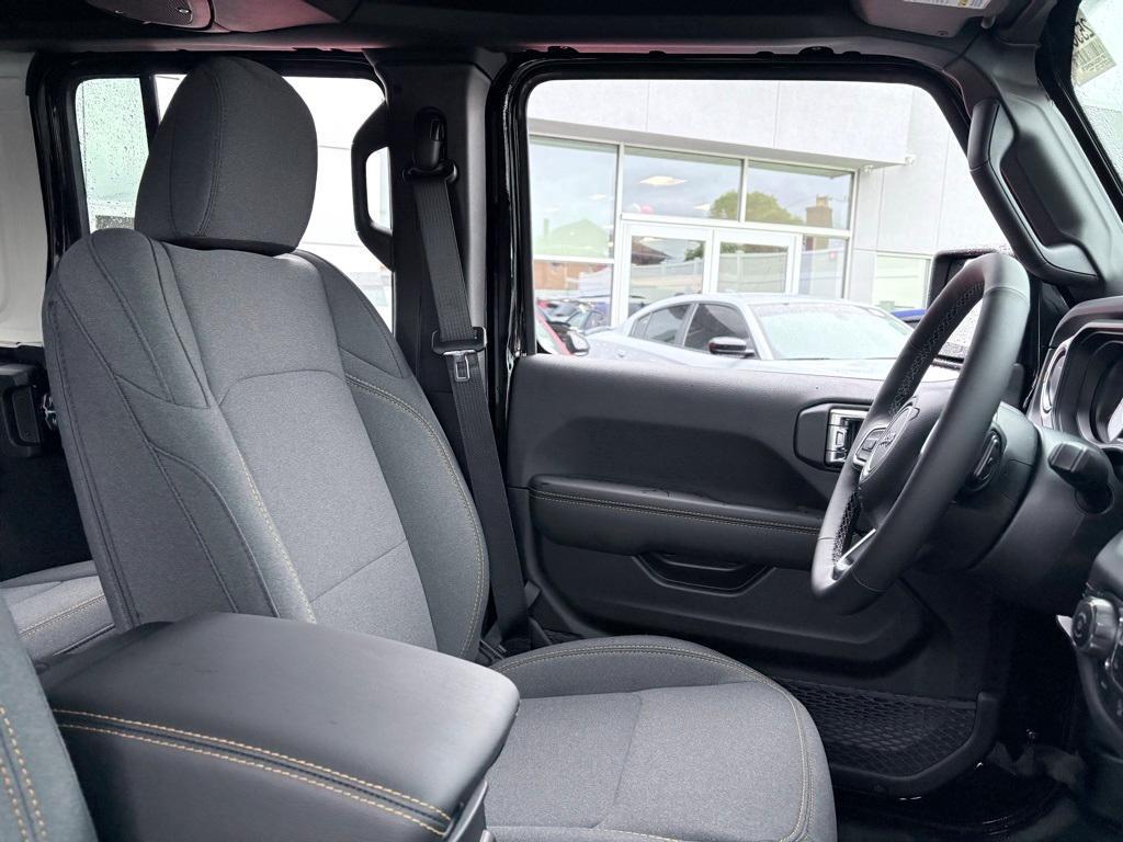 new 2025 Jeep Wrangler car, priced at $48,426