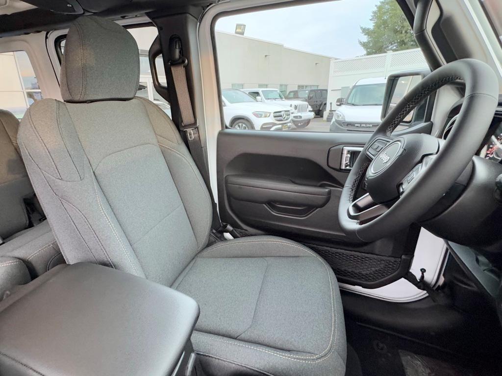 new 2025 Jeep Wrangler car