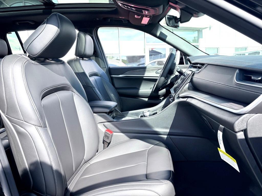 new 2025 Jeep Grand Cherokee L car, priced at $49,037