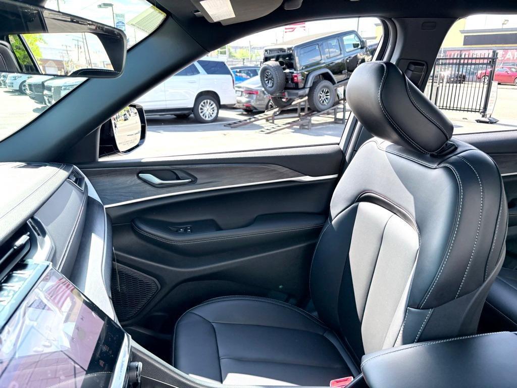 new 2025 Jeep Grand Cherokee L car, priced at $49,037