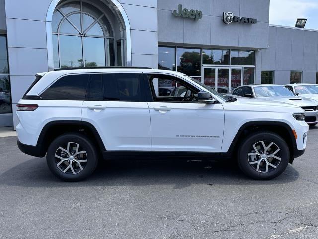 new 2024 Jeep Grand Cherokee car, priced at $39,495