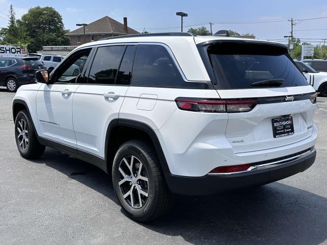 new 2024 Jeep Grand Cherokee car, priced at $39,495