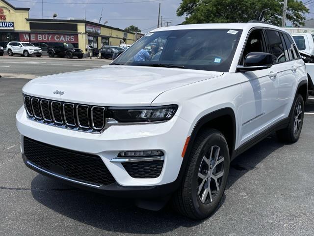 new 2024 Jeep Grand Cherokee car, priced at $39,495