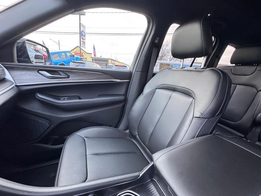 new 2025 Jeep Grand Cherokee car, priced at $48,185