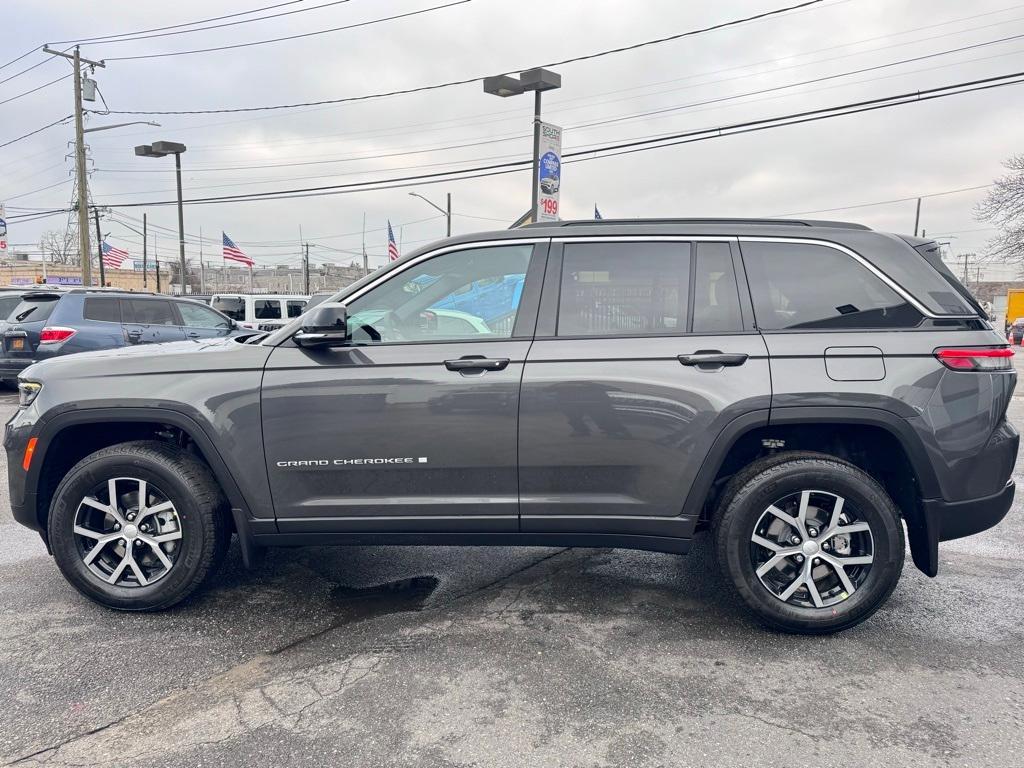 new 2025 Jeep Grand Cherokee car, priced at $48,185