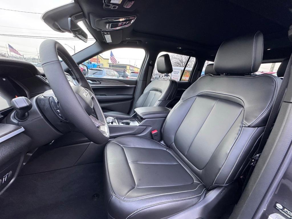 new 2025 Jeep Grand Cherokee car, priced at $48,185