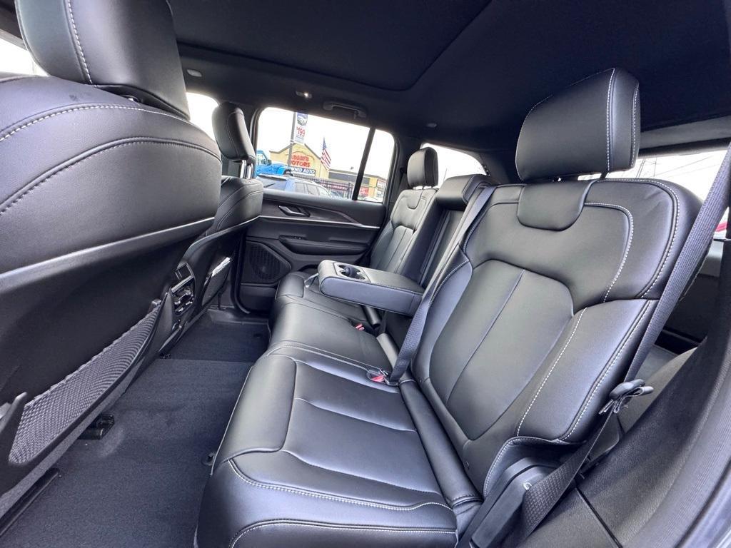 new 2025 Jeep Grand Cherokee car, priced at $48,185