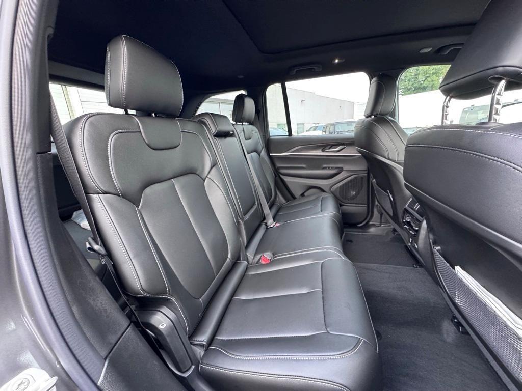 new 2025 Jeep Grand Cherokee car, priced at $48,185