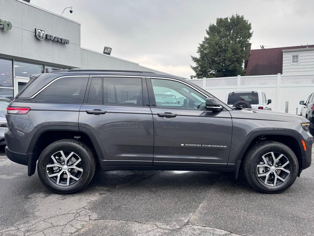 new 2025 Jeep Grand Cherokee car, priced at $48,185