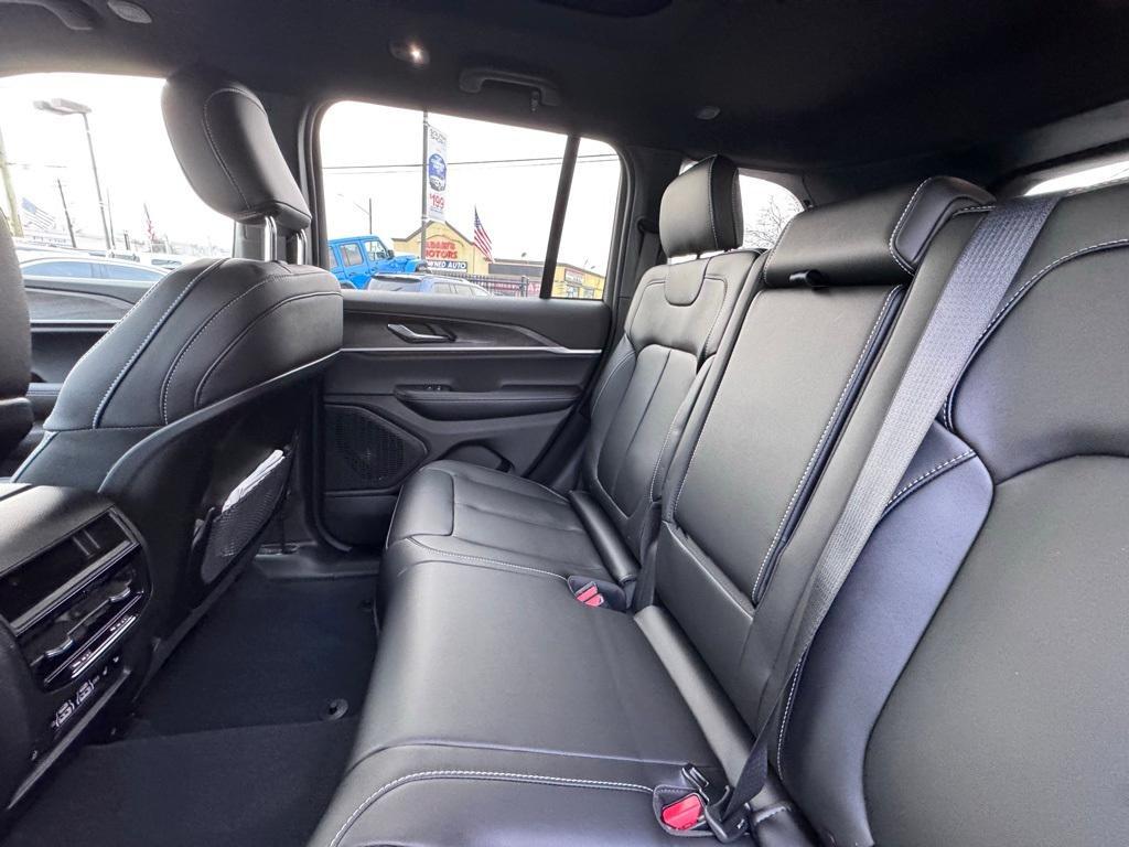 new 2025 Jeep Grand Cherokee car, priced at $48,185
