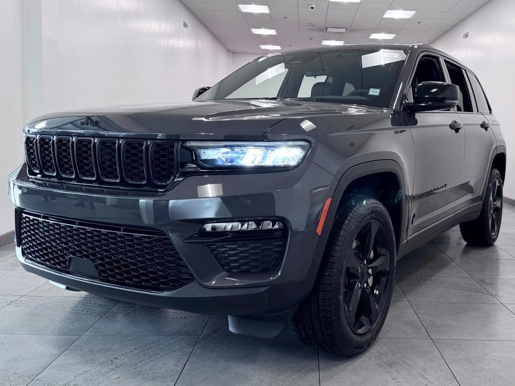 new 2025 Jeep Grand Cherokee car, priced at $49,121