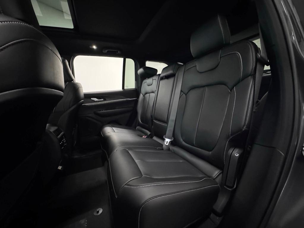 new 2025 Jeep Grand Cherokee car, priced at $49,121