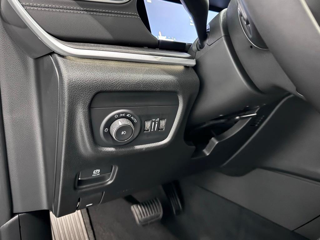 new 2025 Jeep Grand Cherokee car, priced at $49,121