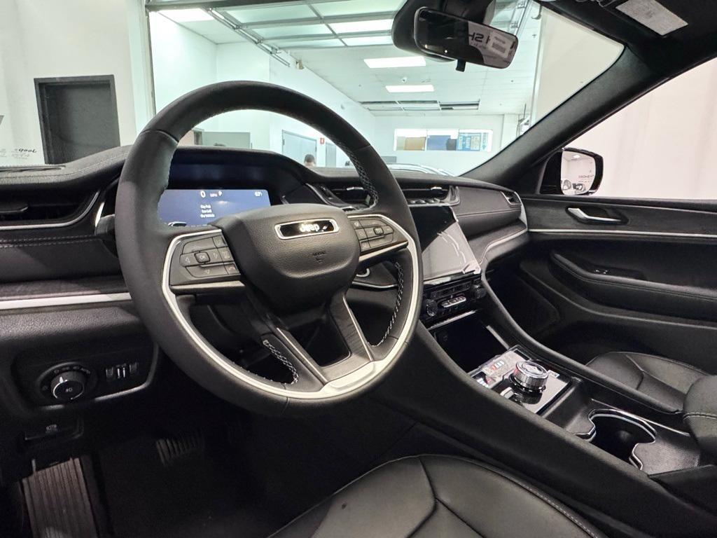 new 2025 Jeep Grand Cherokee car, priced at $49,121