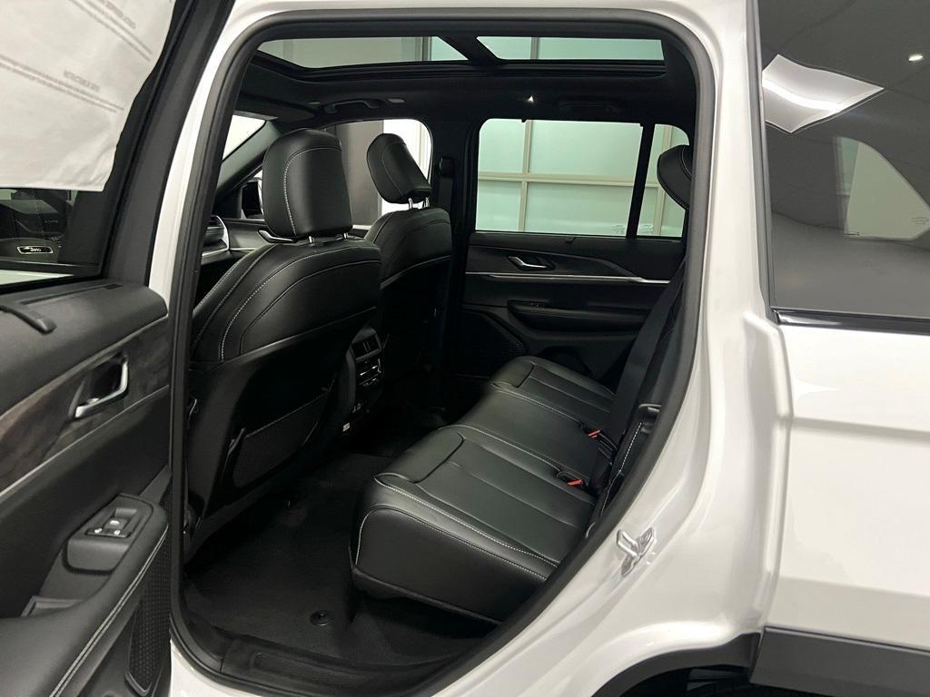 new 2025 Jeep Grand Cherokee car, priced at $44,950