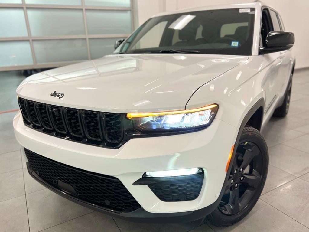 new 2025 Jeep Grand Cherokee car, priced at $44,950