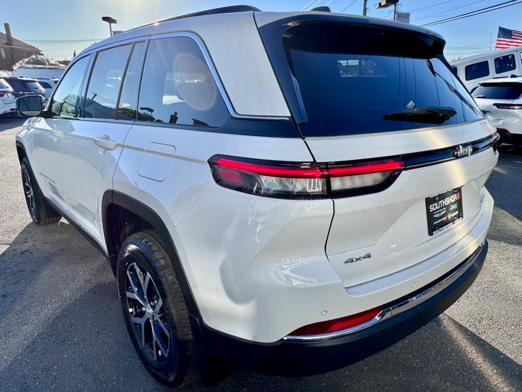 new 2025 Jeep Grand Cherokee car, priced at $47,590