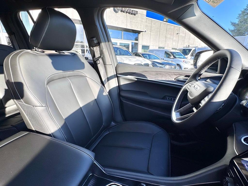 new 2025 Jeep Grand Cherokee car, priced at $47,590