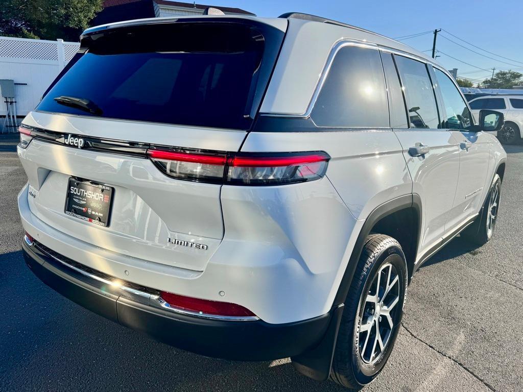 new 2025 Jeep Grand Cherokee car, priced at $47,590