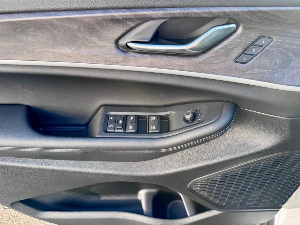 new 2025 Jeep Grand Cherokee car, priced at $47,590