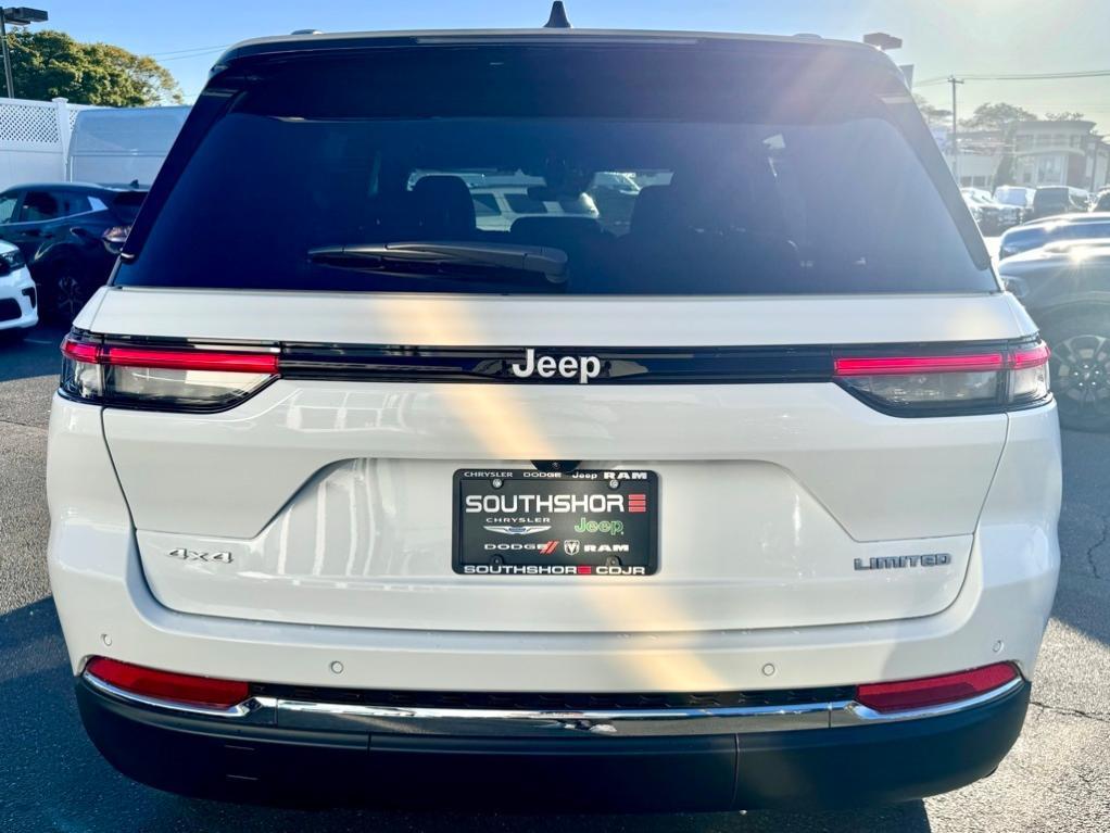 new 2025 Jeep Grand Cherokee car, priced at $47,590