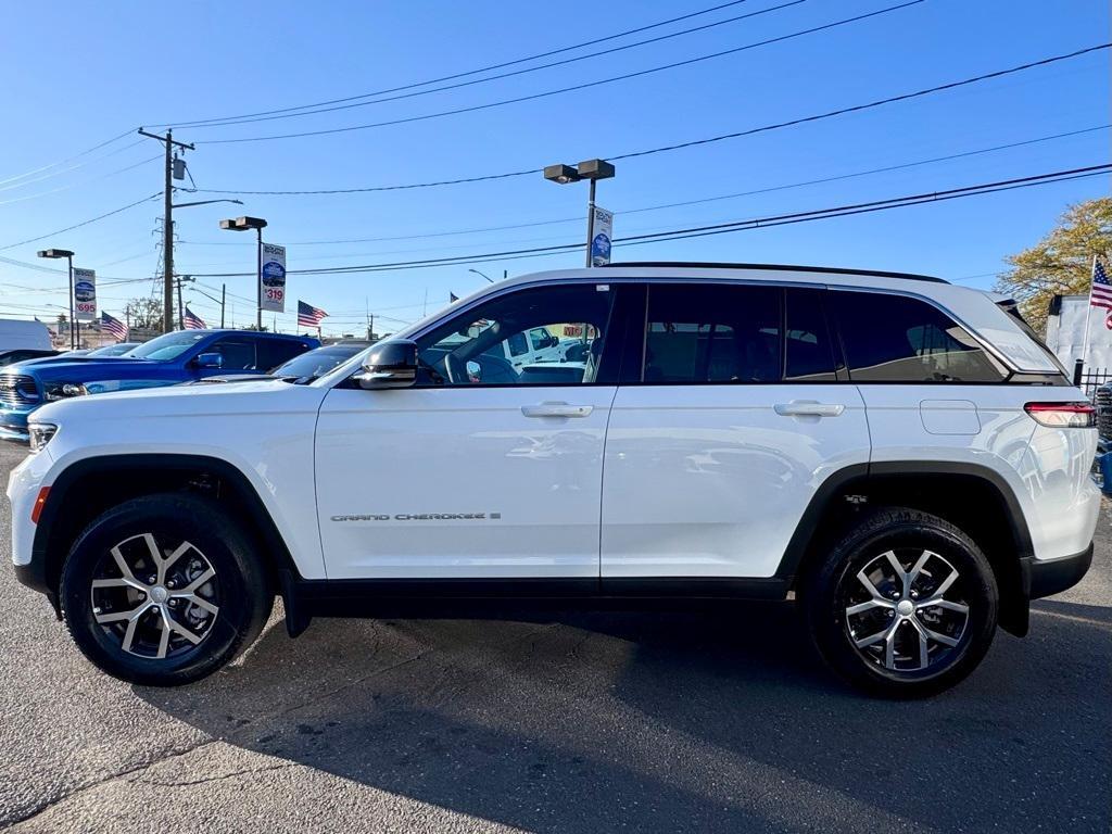 new 2025 Jeep Grand Cherokee car, priced at $47,590
