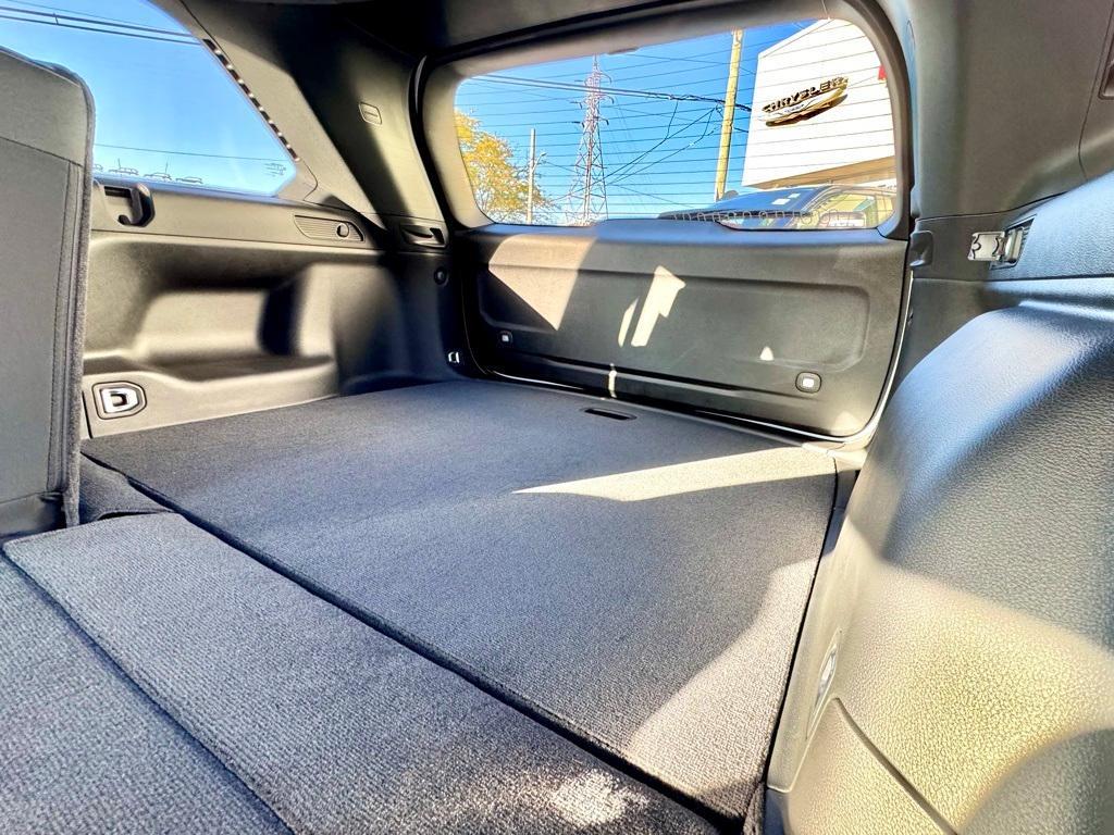 new 2025 Jeep Grand Cherokee car, priced at $47,590