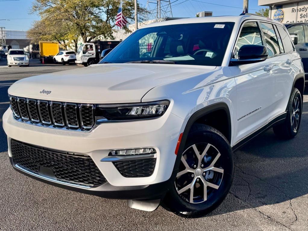 new 2025 Jeep Grand Cherokee car, priced at $47,590