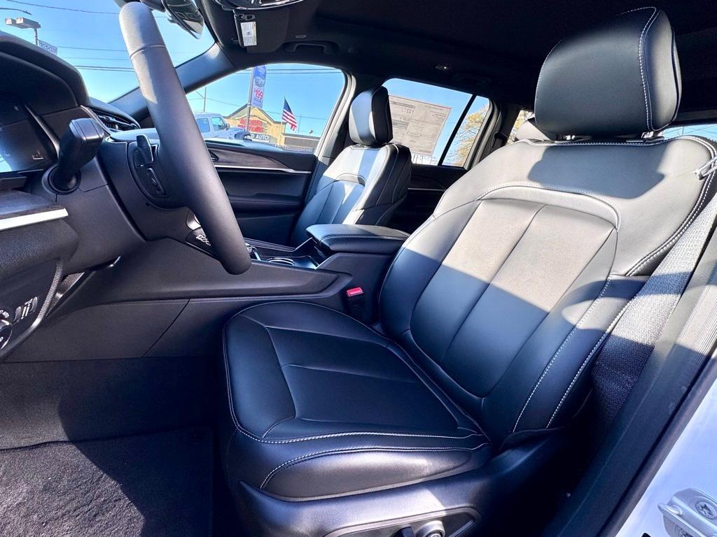 new 2025 Jeep Grand Cherokee car, priced at $47,590