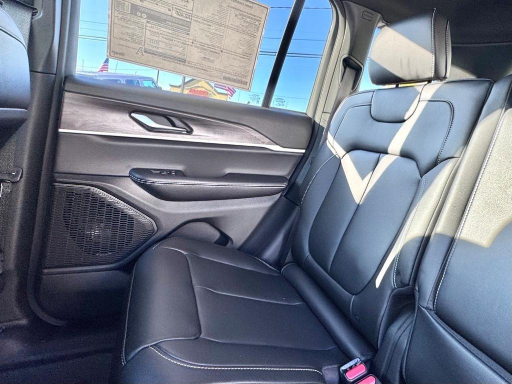 new 2025 Jeep Grand Cherokee car, priced at $47,590